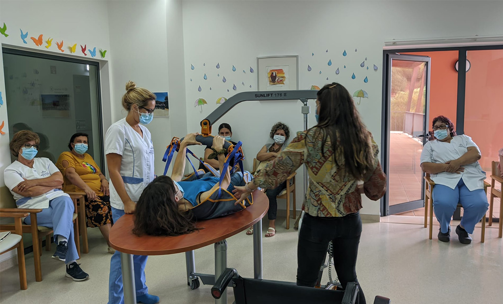 Formação no Lar de Budens para utilização da grua de transferência